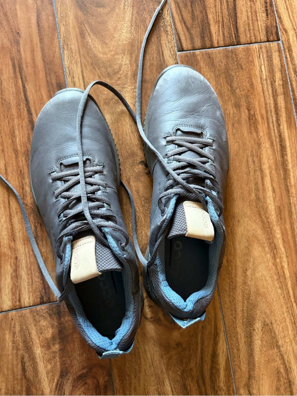 Ecco Men’s Gray Leather Athletic Sneakers with Tan Heel Tab